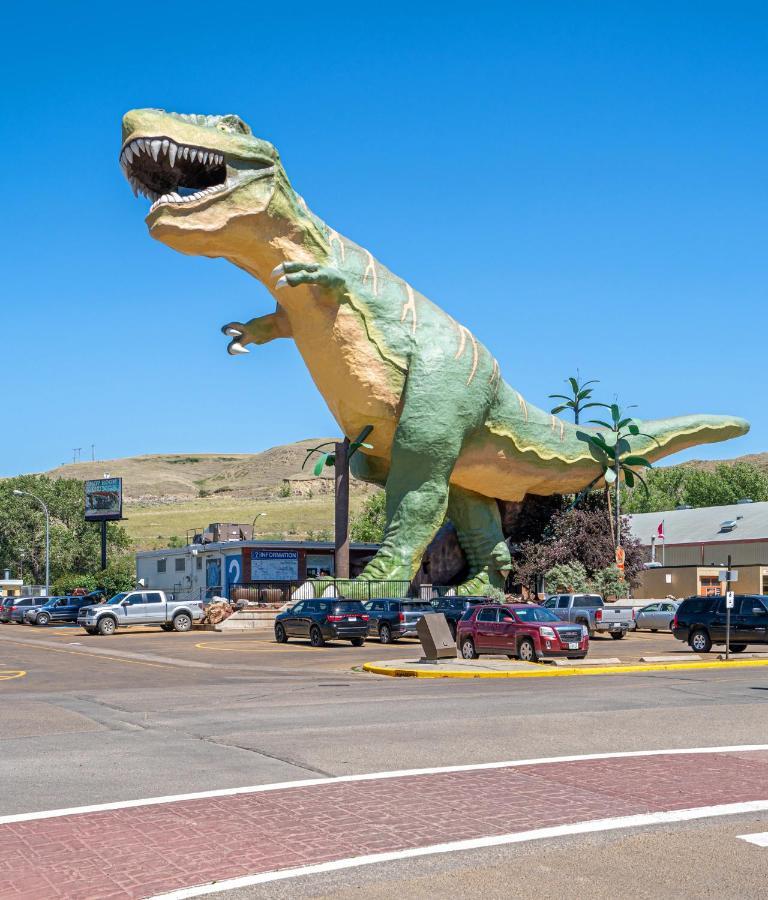 Raptor Retreat L Central L Big Dinosaur L Sleeps 9 Drumheller Exterior photo